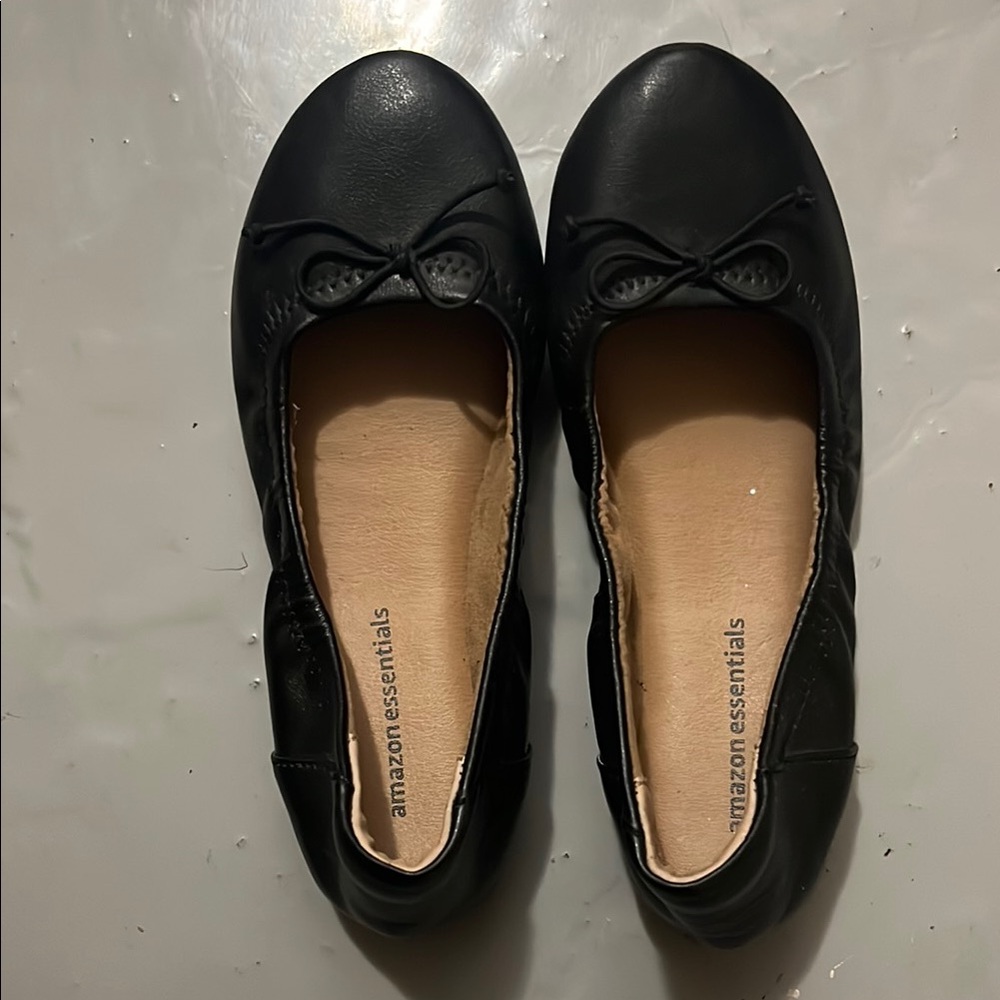 Amazon Essentials Women's Classic Black Loafers